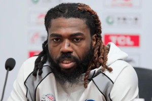 输新疆格兰跟倔驴一样！末节死用哈里斯+西尔扎提，拱手让出胜利