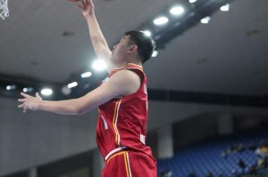 对阵辽篮被撞翻，山东大汉重伤！至少缺席一个月，真不是好消息