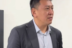 华体会官方入口-胜新疆更衣室！王世龙强调防守与反击，点出求胜欲，无金链子环节